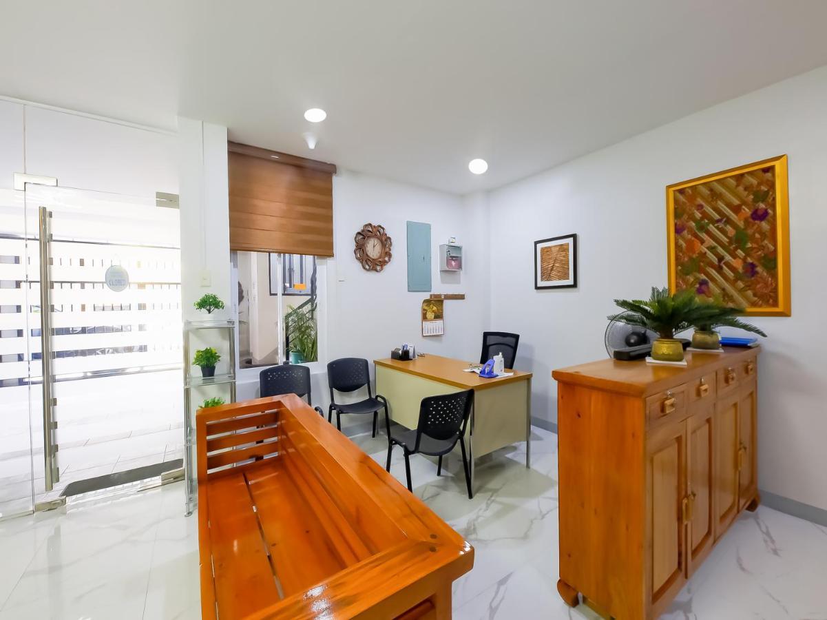 קואזון סיטי Oyo 848 Dona Aurora Condotel מראה חיצוני תמונה