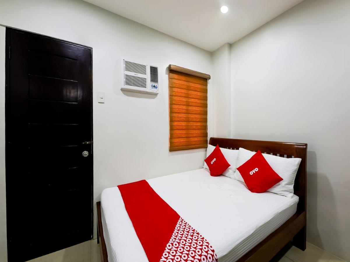 קואזון סיטי Oyo 848 Dona Aurora Condotel מראה חיצוני תמונה