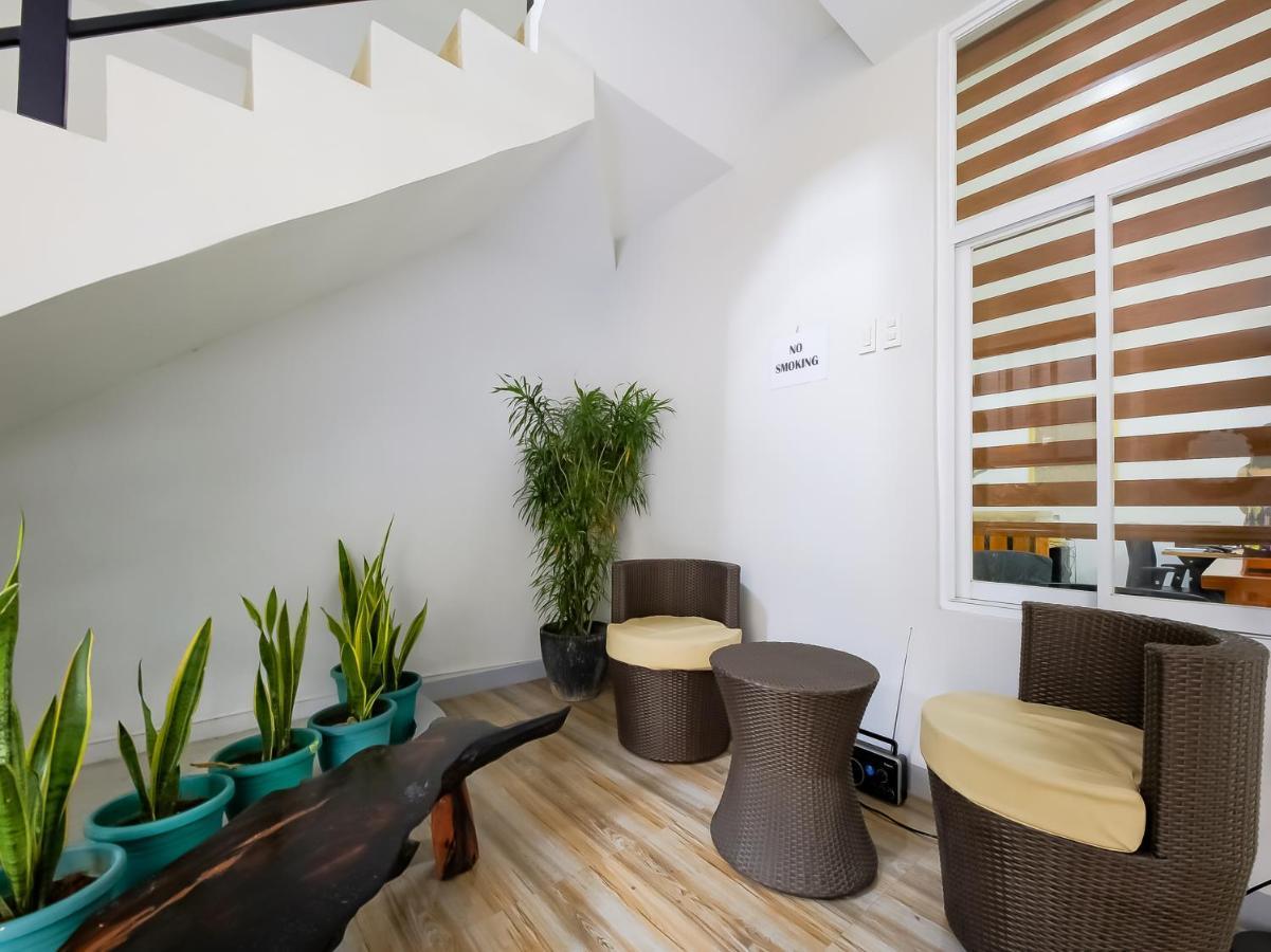 קואזון סיטי Oyo 848 Dona Aurora Condotel מראה חיצוני תמונה