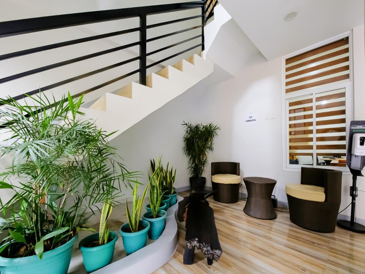 קואזון סיטי Oyo 848 Dona Aurora Condotel מראה חיצוני תמונה